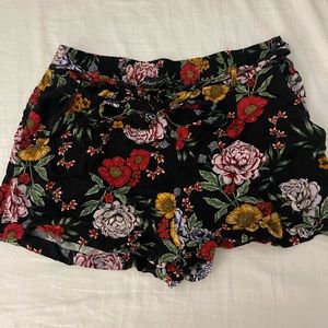 floral shorts sz. L night/day
